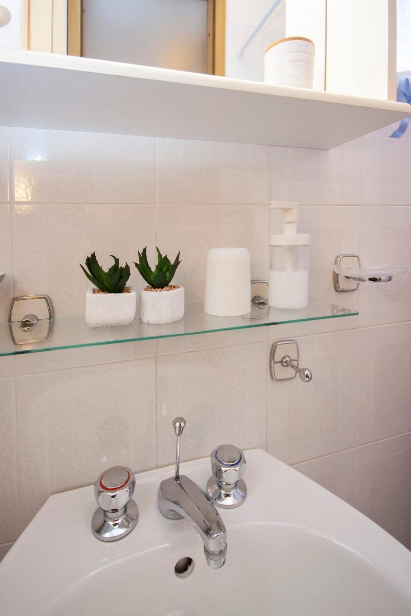 Family Apartments & Rooms Mikelin Primosten Bagian luar foto