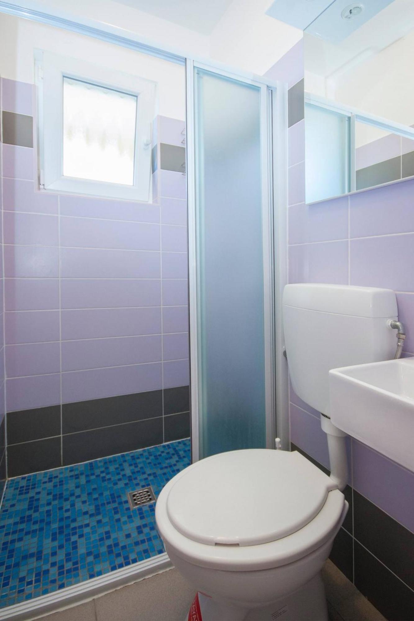 Family Apartments & Rooms Mikelin Primosten Bagian luar foto