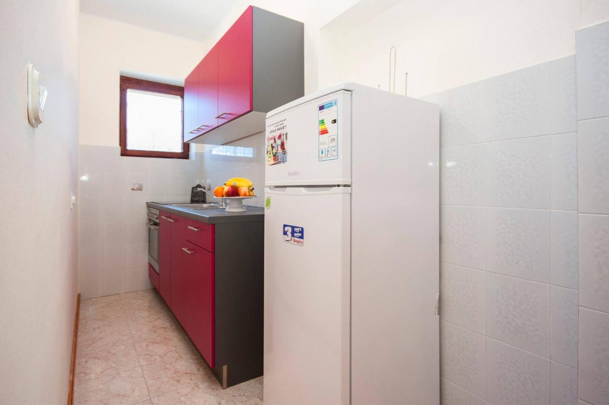 Family Apartments & Rooms Mikelin Primosten Bagian luar foto