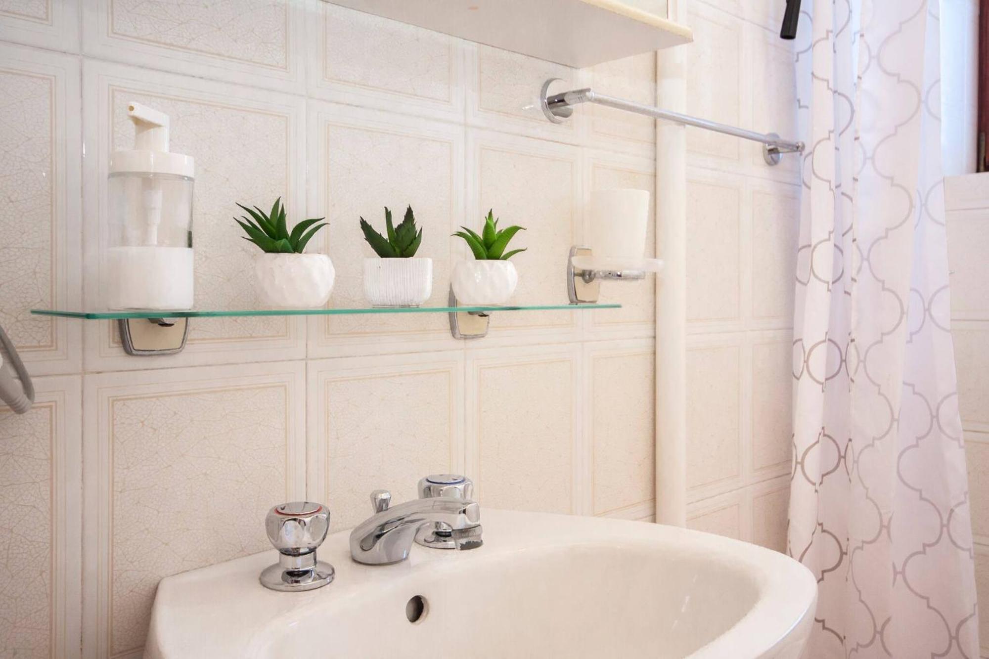 Family Apartments & Rooms Mikelin Primosten Bagian luar foto