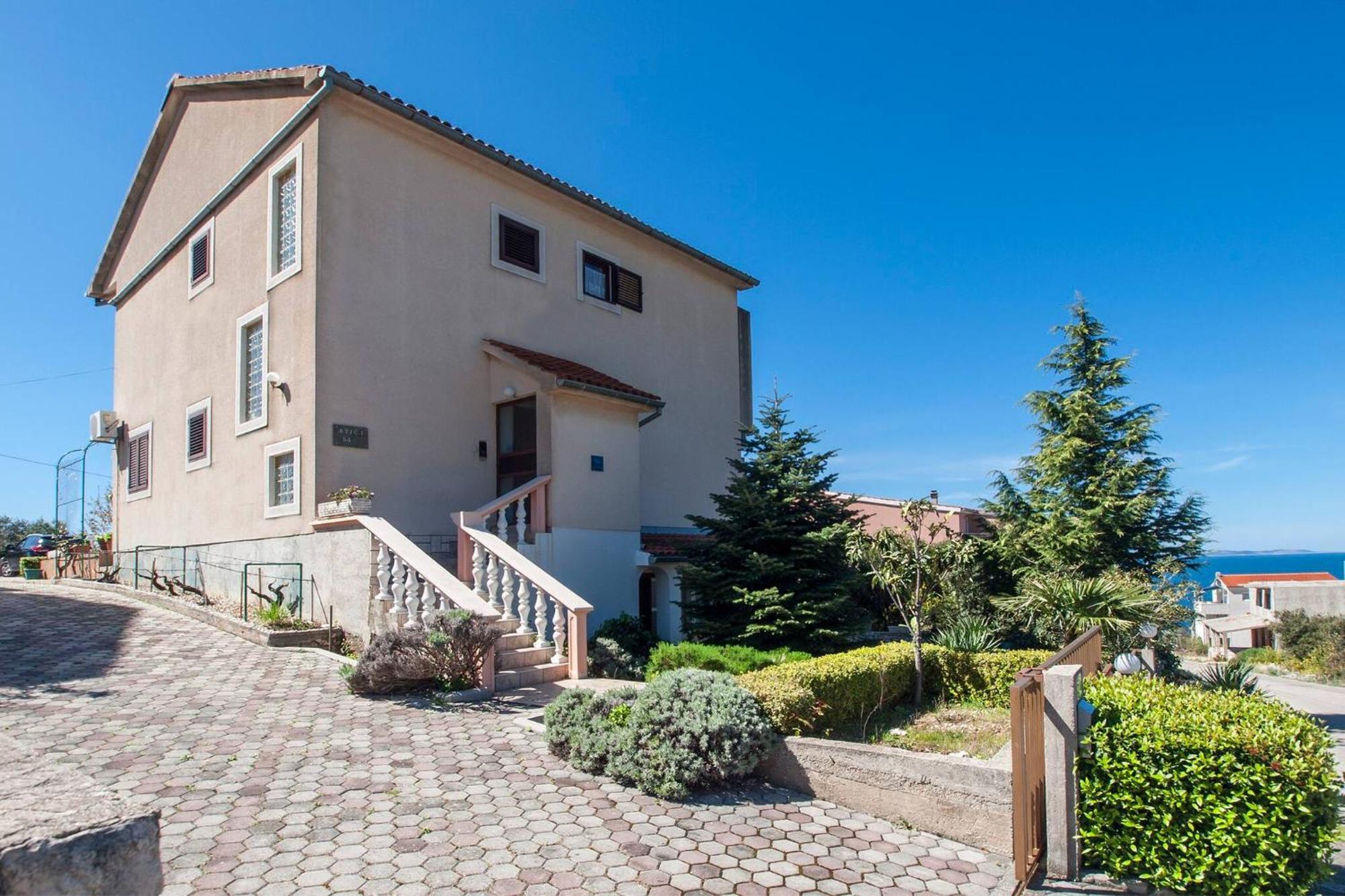 Family Apartments & Rooms Mikelin Primosten Bagian luar foto
